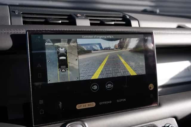 Land Rover Defender (2022) thumbnail 37