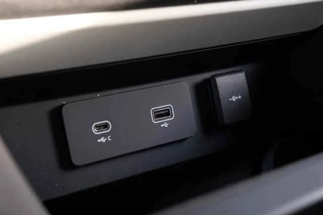 Land Rover Defender (2022) thumbnail 40
