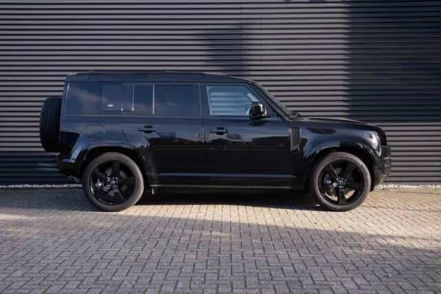 Land Rover Defender (2022) thumbnail 9