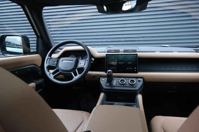 Land Rover Defender (2026) thumbnail 3