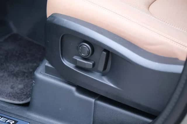 Land Rover Defender (2026) thumbnail 23
