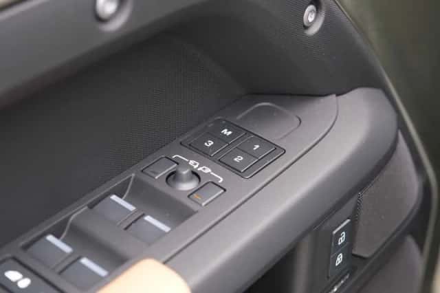 Land Rover Defender (2026) thumbnail 24