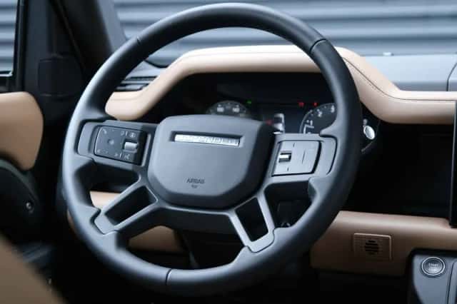 Land Rover Defender (2026) thumbnail 4