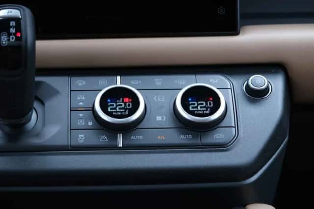 Land Rover Defender (2026) thumbnail 35