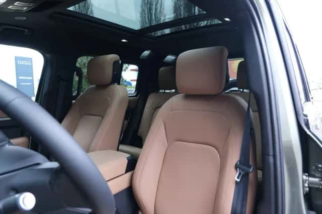 Land Rover Defender (2026) thumbnail 5