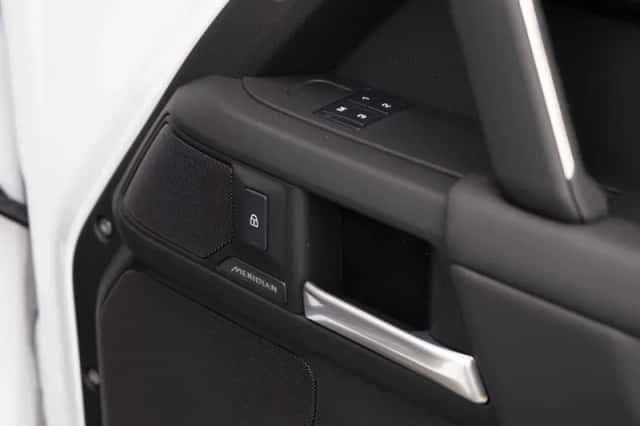 Land Rover Defender (2026) thumbnail 14