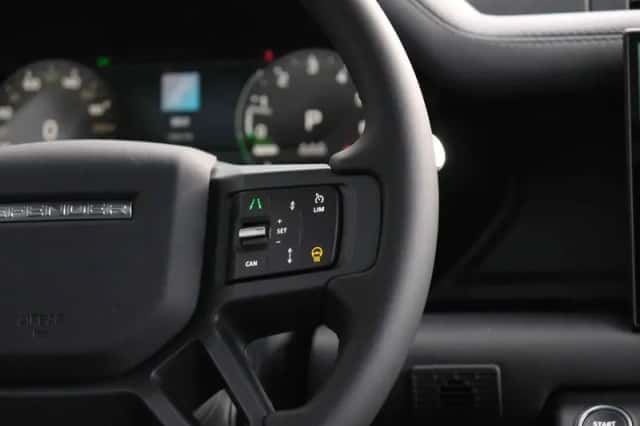Land Rover Defender (2026) thumbnail 18