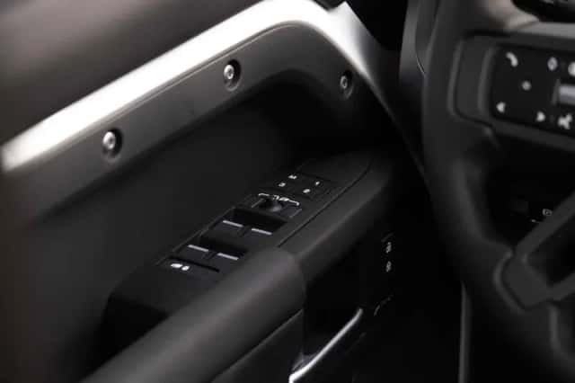 Land Rover Defender (2026) thumbnail 20