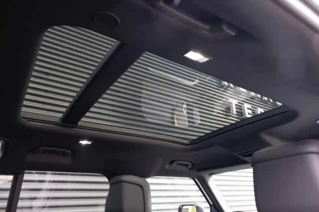 Land Rover Defender (2026) thumbnail 22