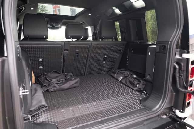 Land Rover Defender (2026) thumbnail 23