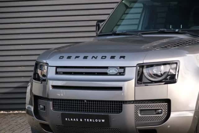 Land Rover Defender (2022) thumbnail 2