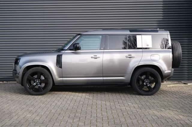 Land Rover Defender (2022) thumbnail 12