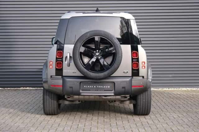 Land Rover Defender (2022) thumbnail 15