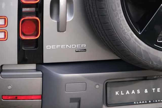 Land Rover Defender (2022) thumbnail 16