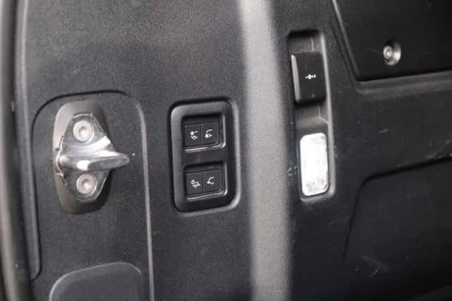 Land Rover Defender (2022) thumbnail 18