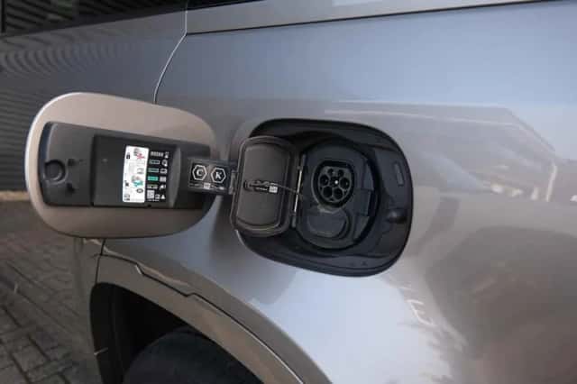 Land Rover Defender (2022) thumbnail 20