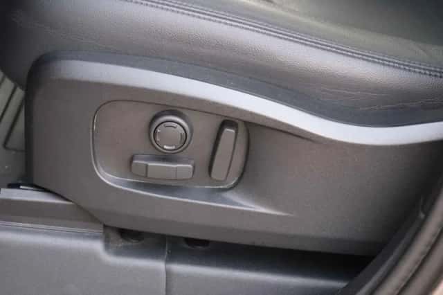 Land Rover Defender (2022) thumbnail 22