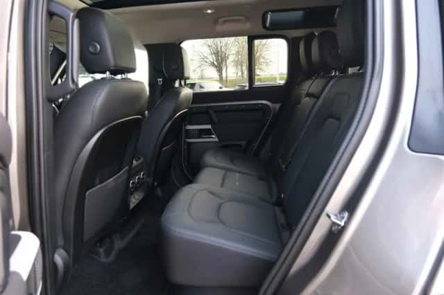 Land Rover Defender (2022) thumbnail 28