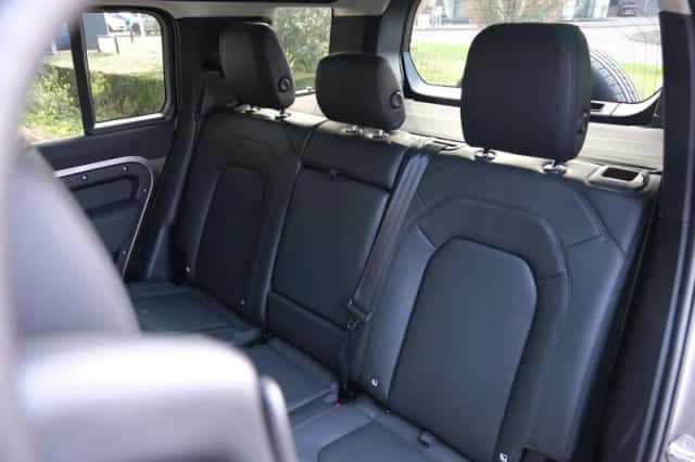 Land Rover Defender (2022) thumbnail 29