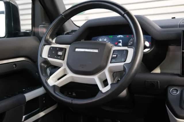 Land Rover Defender (2022) thumbnail 31