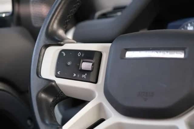Land Rover Defender (2022) thumbnail 32