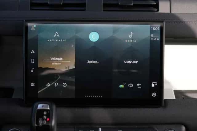 Land Rover Defender (2022) thumbnail 33