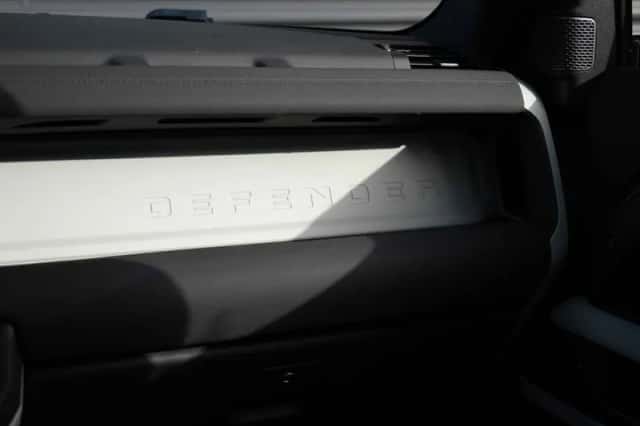 Land Rover Defender (2022) thumbnail 35