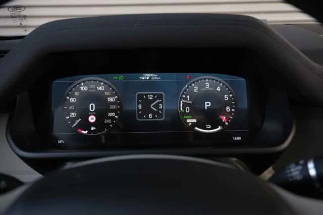 Land Rover Defender (2022) thumbnail 37