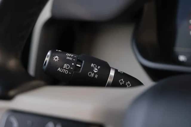 Land Rover Defender (2022) thumbnail 38