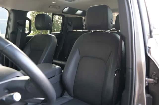 Land Rover Defender (2022) thumbnail 5