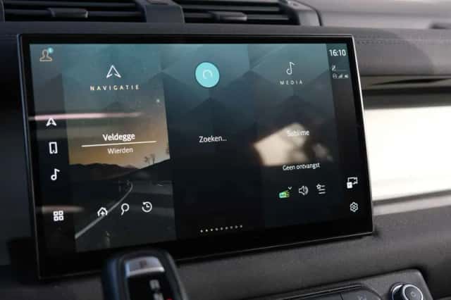 Land Rover Defender (2022) thumbnail 41