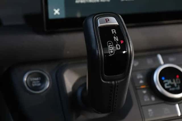Land Rover Defender (2022) thumbnail 48
