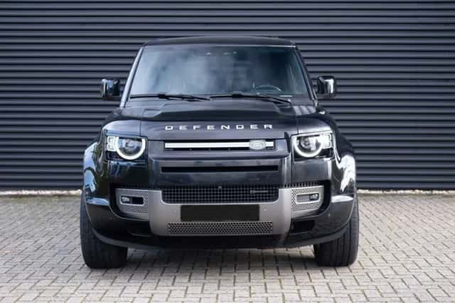 Land Rover Defender (2022) thumbnail 2