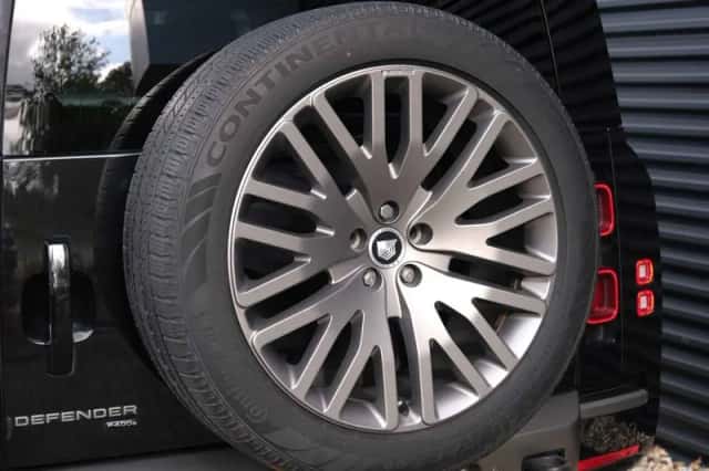 Land Rover Defender (2022) thumbnail 11