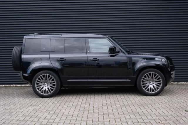 Land Rover Defender (2022) thumbnail 12