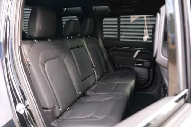 Land Rover Defender (2022) thumbnail 17