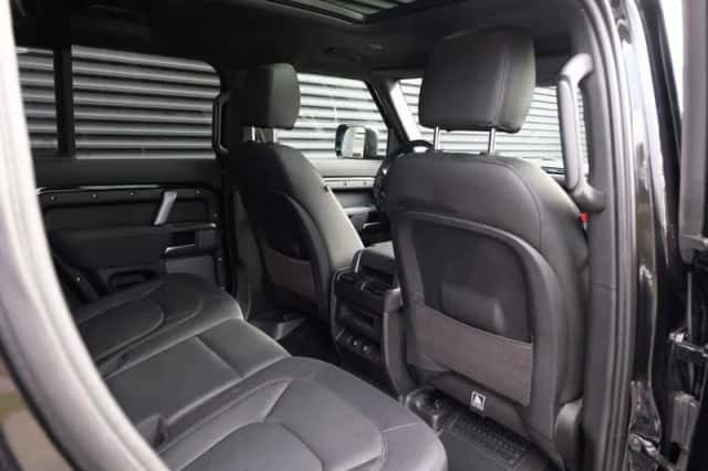 Land Rover Defender (2022) thumbnail 18