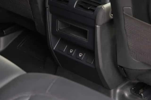 Land Rover Defender (2022) thumbnail 19