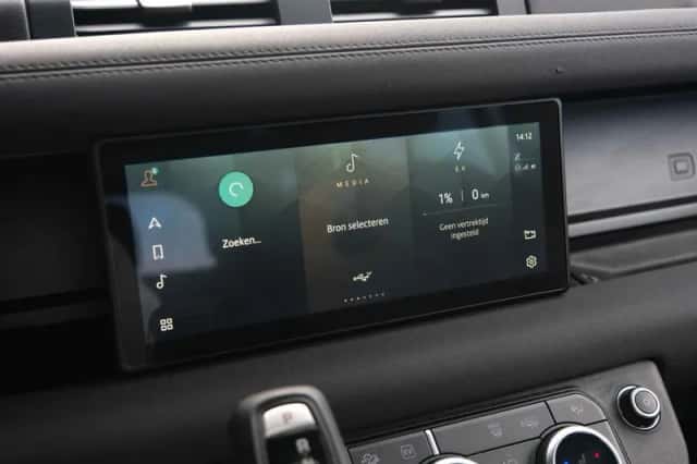 Land Rover Defender (2022) thumbnail 24