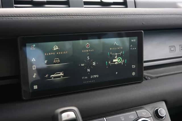 Land Rover Defender (2022) thumbnail 25
