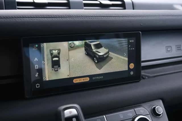 Land Rover Defender (2022) thumbnail 26