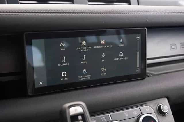 Land Rover Defender (2022) thumbnail 28