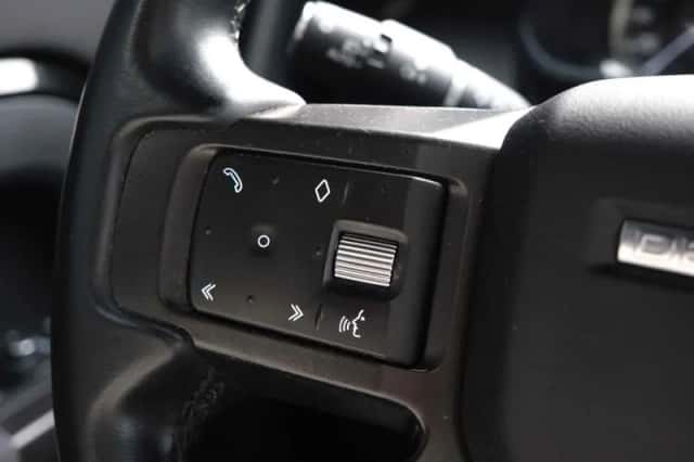 Land Rover Defender (2022) thumbnail 31