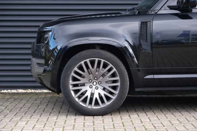 Land Rover Defender (2022) thumbnail 8