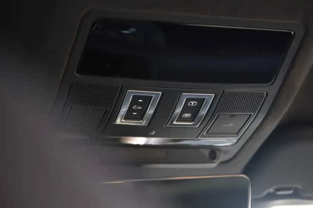 Land Rover Defender (2025) thumbnail 26