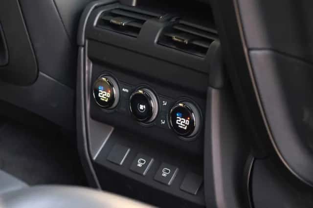 Land Rover Defender (2025) thumbnail 29
