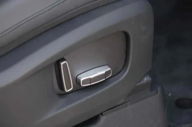 Land Rover Defender (2025) thumbnail 30