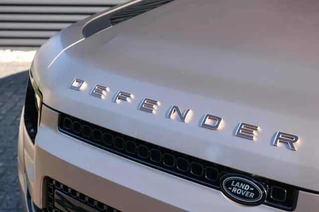 Land Rover Defender (2025) thumbnail 4