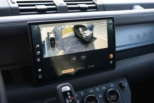 Land Rover Defender (2025) thumbnail 38