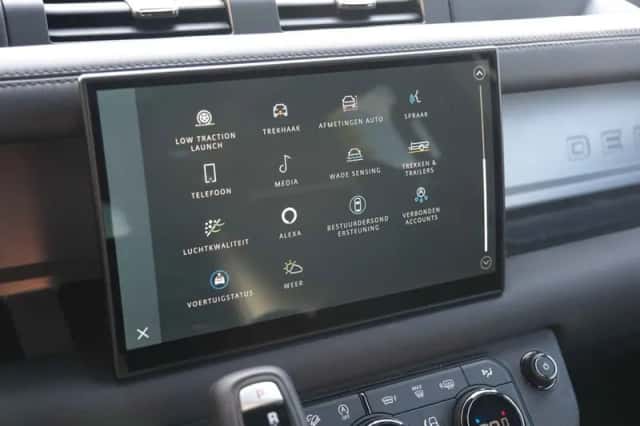 Land Rover Defender (2025) thumbnail 44